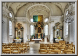 Die Orgel steht rechts vor dem Seitenaltar