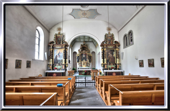 Kirchenraum, Empore und Orgel im rückwärtigen Teil nicht abgebildet.