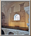 Die Silhouette der alten Bossart-Orgel zeichnete sich im Verputz der Rückwand ab. (Photo Andreas Kammermann, Reconvilier, 2009)