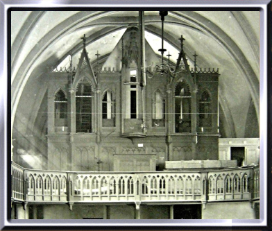 Photo prise lors de la construction de l'orgue.