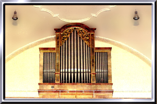 Felsberg GR, Orgel von 1880, Orgelbauer nicht mehr bekannt, steht bei Orgelbau Felsberg AG zum Verkauf.