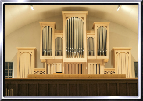 Surrein GR, Kath. Kirche S. Placidus, restaurierte Orgel Goll 1891 im neuen Geghäuse von Kraul 2017