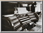 freistehender Spieltisch, Goll-Orgel 1923