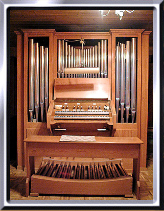 Roche VD, Temple réformé, orgue de salon de M. et Mme Baudraz, Rougemont, 20ème siècle.