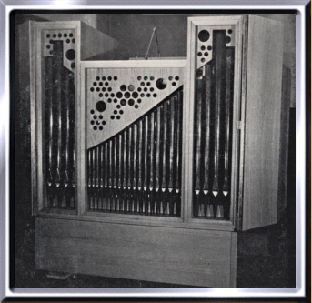 orgue 1974, Graf AG, Sursee, transféré 2003 à Saint-Livre.