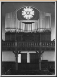 ancien orgue sur la galerie de l'ancienne salle paroissiale