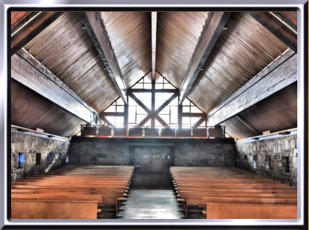 nouvelle église, sans orgue à tuyaux