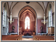 Die Orgel steht im Chor, links vom Altar (vom Kirchenschiff aus gesehen).