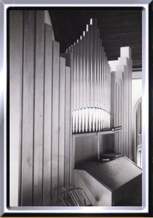 Aeugst am Albis ZH, Ref. Kirche, Orgel Kuhn 1948, 2P/12; Bild nach Versetzung nach Oberarth SZ.