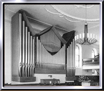 Orgel 1959, im Hintergrund rechts die Ostempore